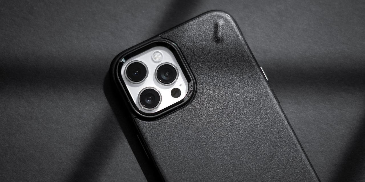 Phone Cases vs. Skins: Which One Should You Choose? Phone Cases vs. Skins: Which One Should You Choose?